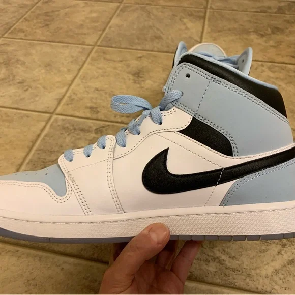 Jordan 1 Mid SE - Picture 5 of 11